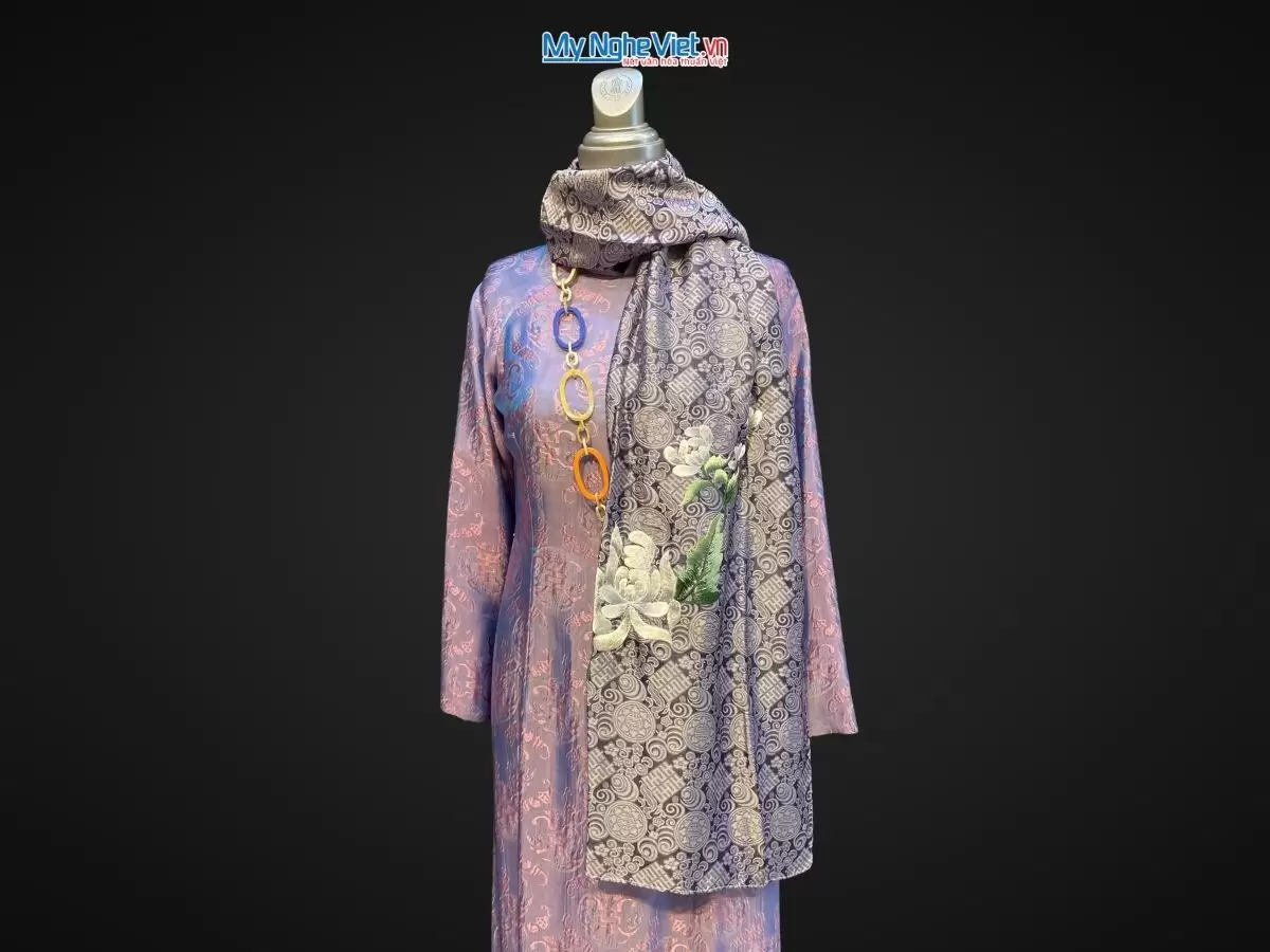 Khăn lụa Song Hỷ thêu hoa