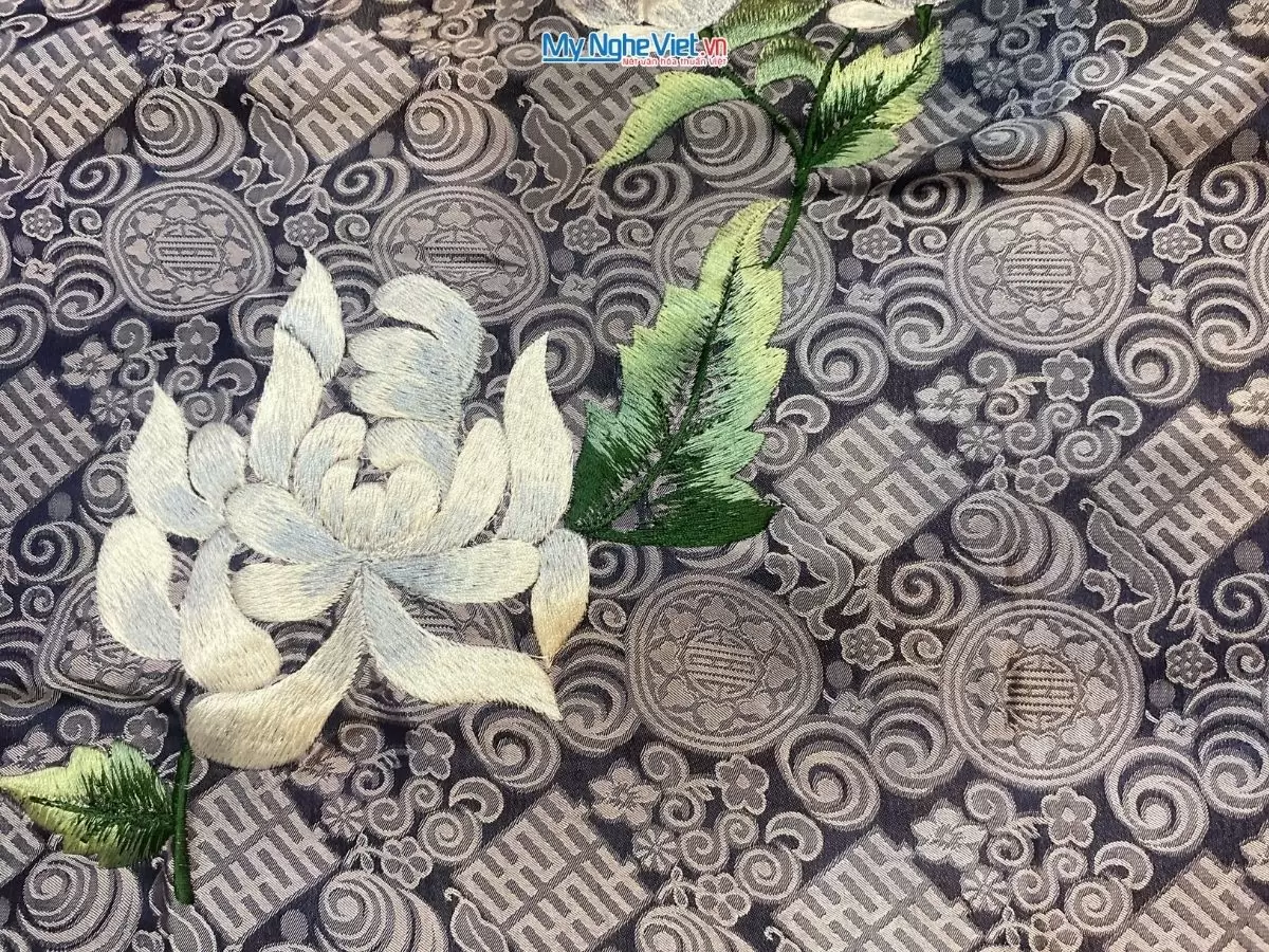 Khăn lụa Song Hỷ thêu hoa