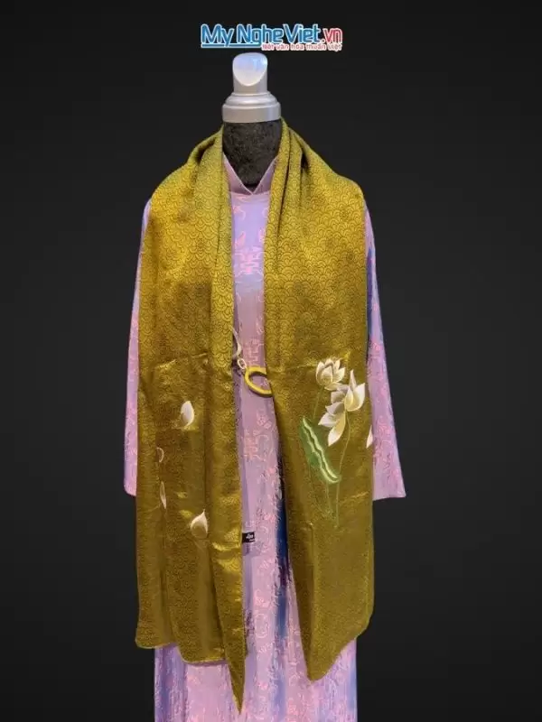 Khăn lụa Vạn Phúc thêu hoa