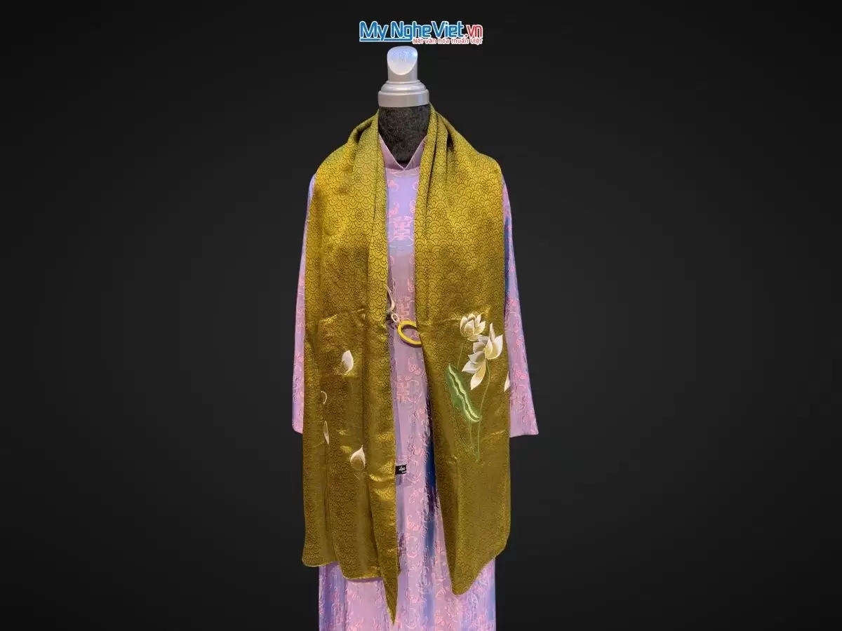 Khăn lụa Vạn Phúc thêu hoa