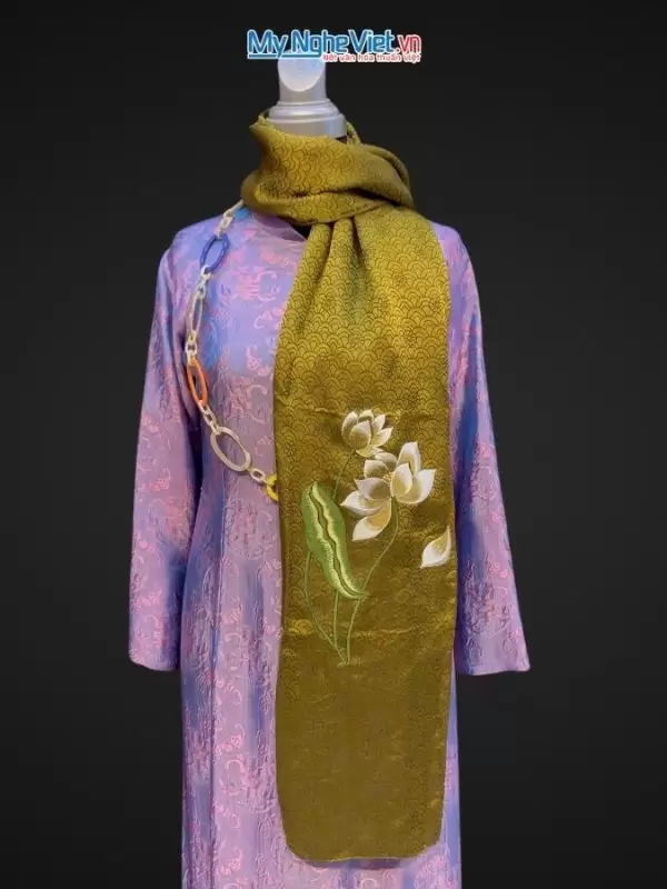 Khăn lụa Vạn Phúc thêu hoa