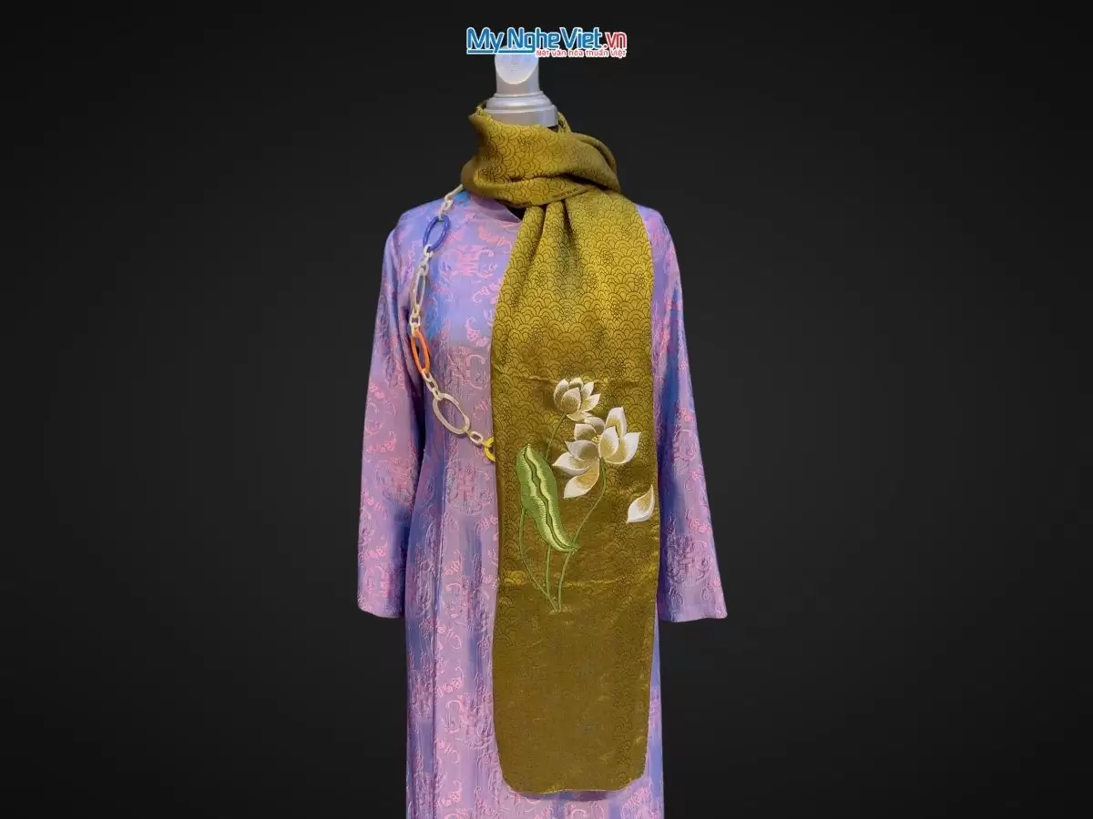 Khăn lụa Vạn Phúc thêu hoa