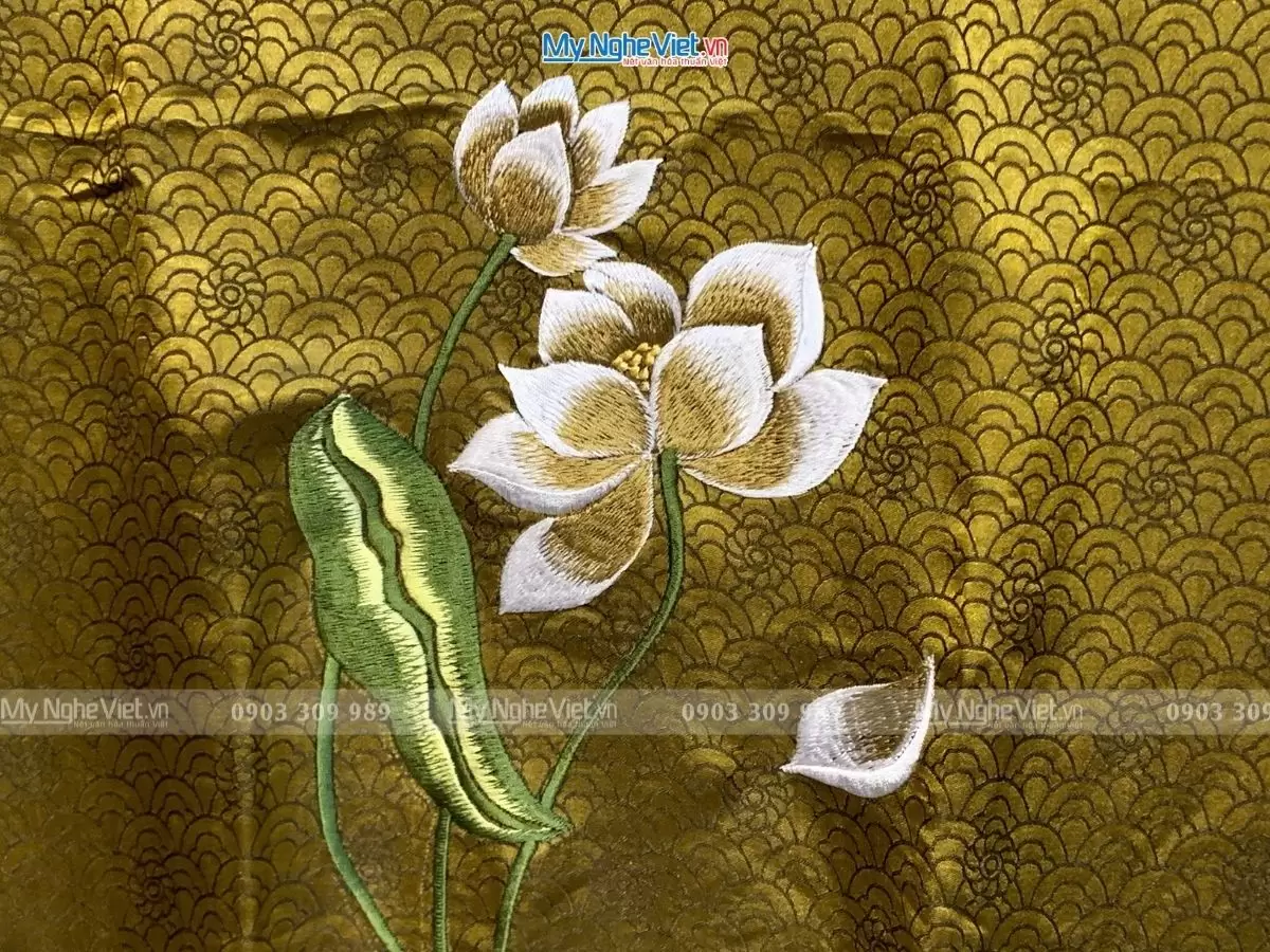 Khăn lụa thêu hoa sen họa tiết sóng mây màu xanh rêu 57x180cm MNV-KLTA45190-3 - Ảnh 4