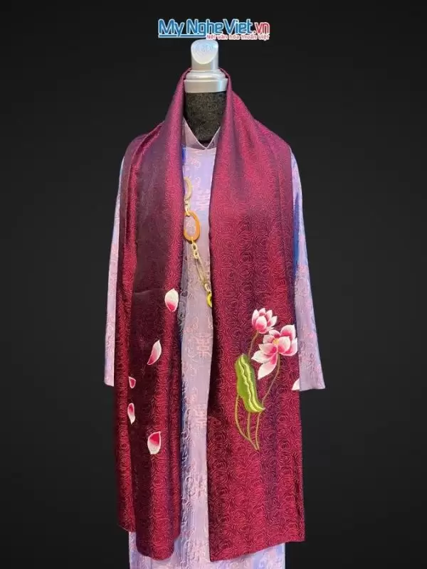 Khăn lụa thêu sen họ tiết hoa xoáy