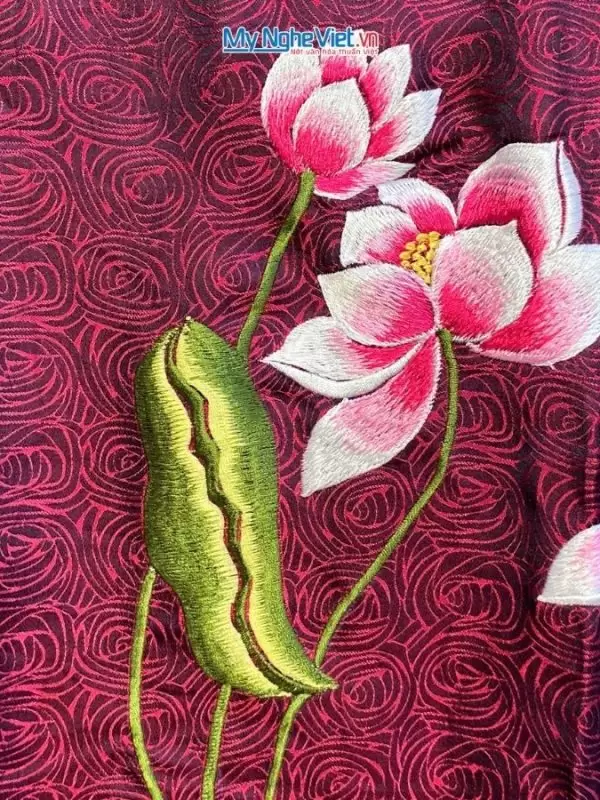 Khăn lụa thêu sen họ tiết hoa xoáy