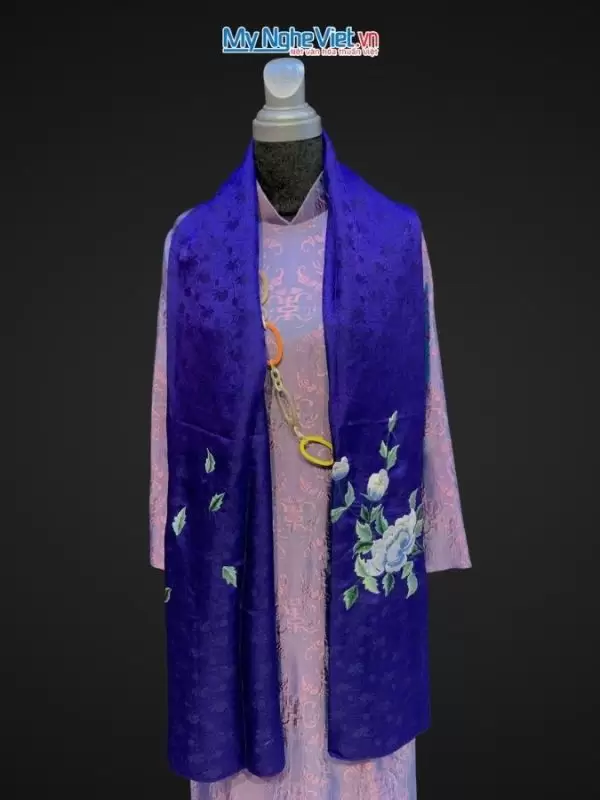 Khăn lụa Hà Đông thêu hoa