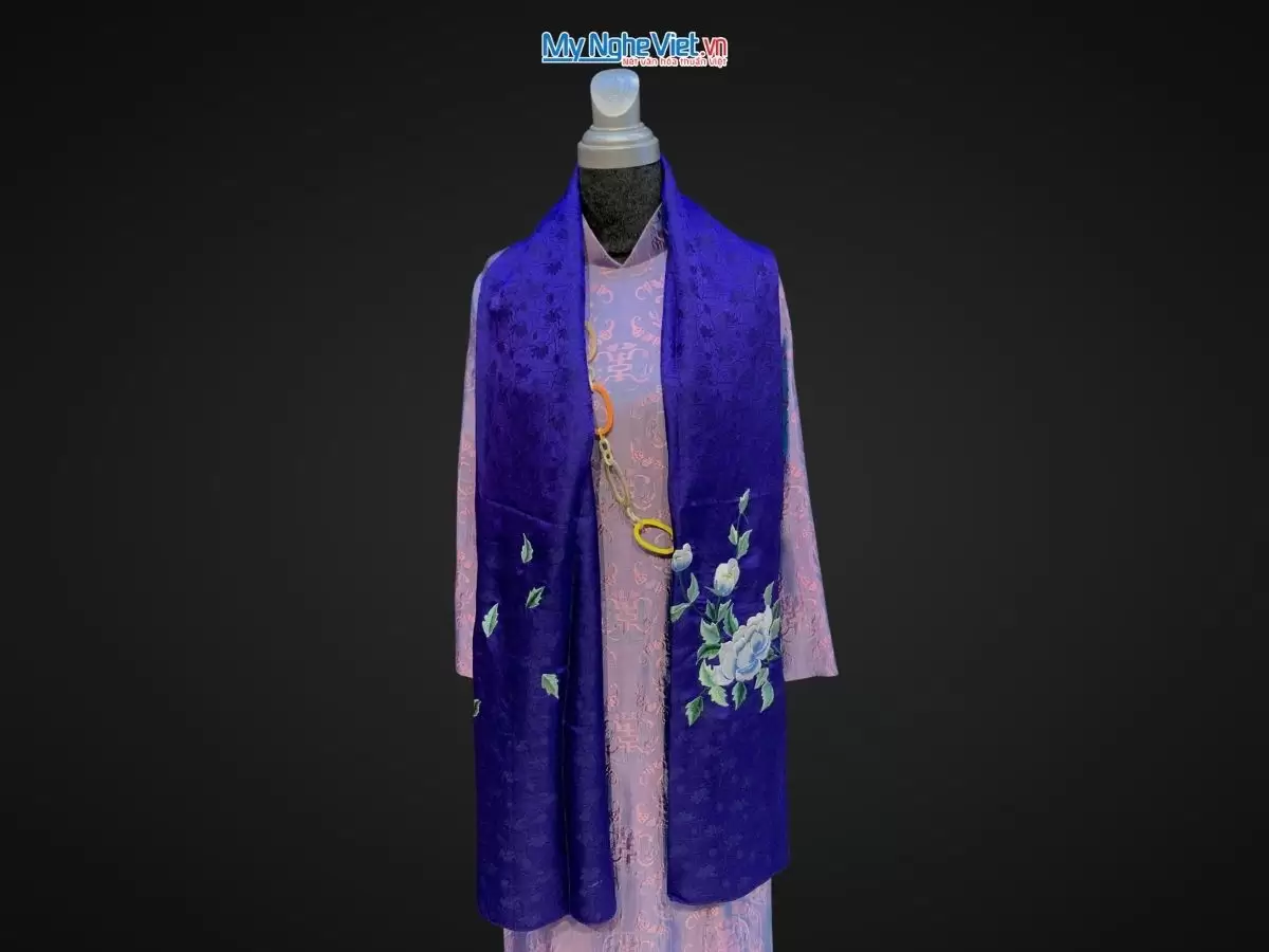 Khăn lụa Hà Đông thêu hoa