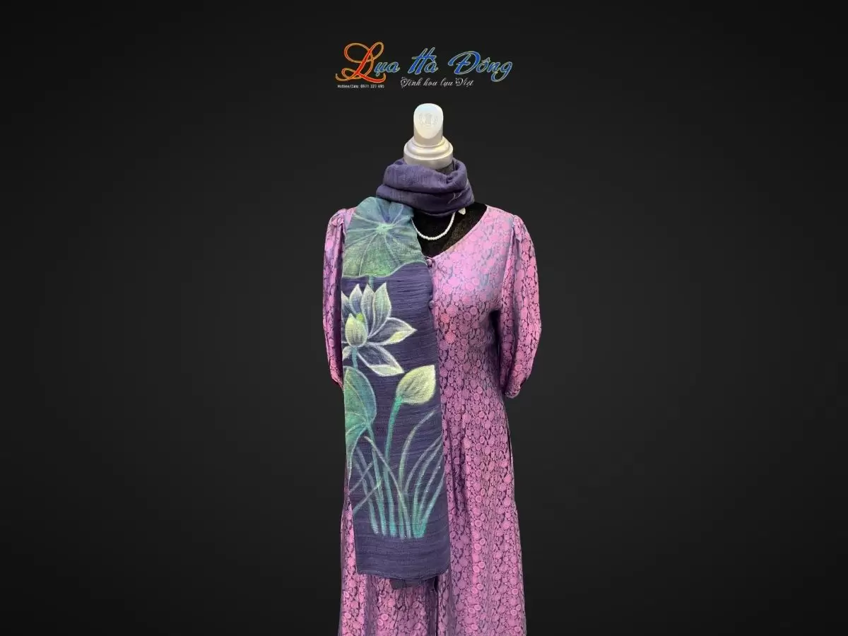 Khăn lụa Đũi xanh than vẽ sen 100% silk 80x180 tua rua KLTA80180/5 - Ảnh 3