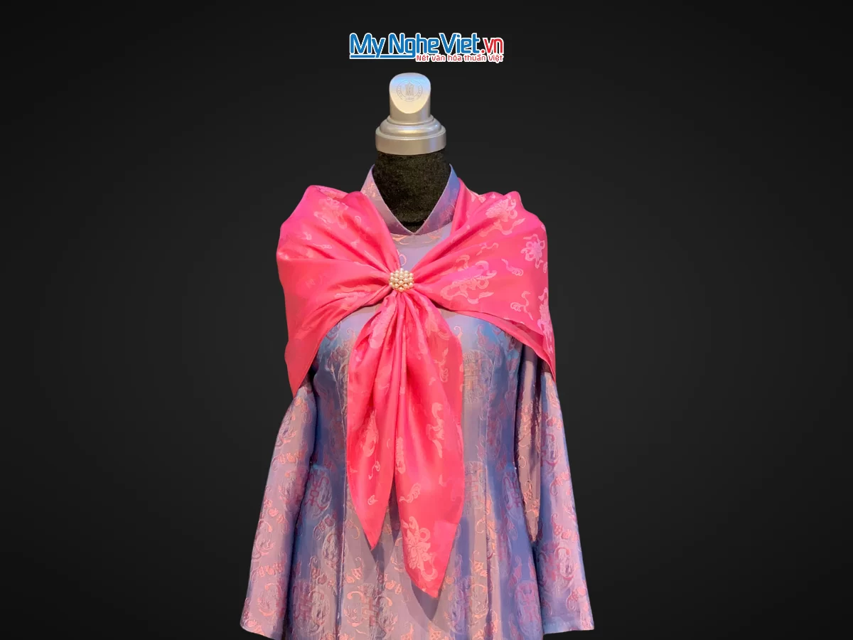 Khăn lụa vuông họa tiết sen tiên màu hồng thêu hoa 100x100 KLNL100-1