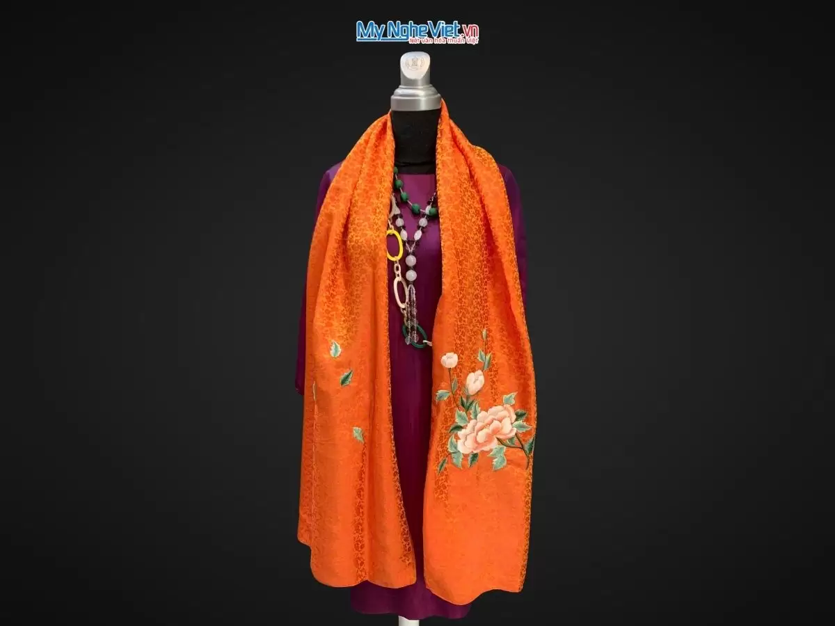 Khăn lụa thêu hoa họa tiết mai nhí màu cam