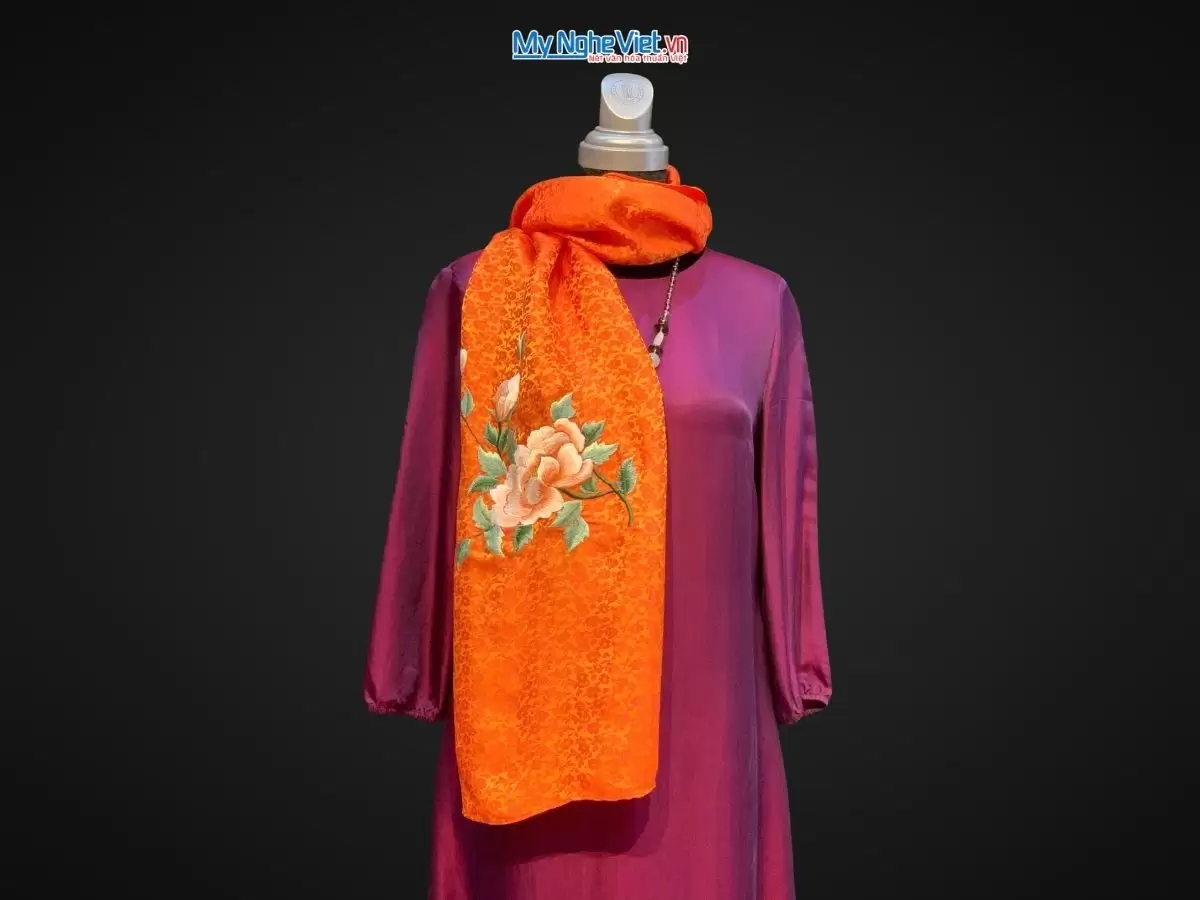 Khăn lụa thêu hoa họa tiết mai nhí màu cam