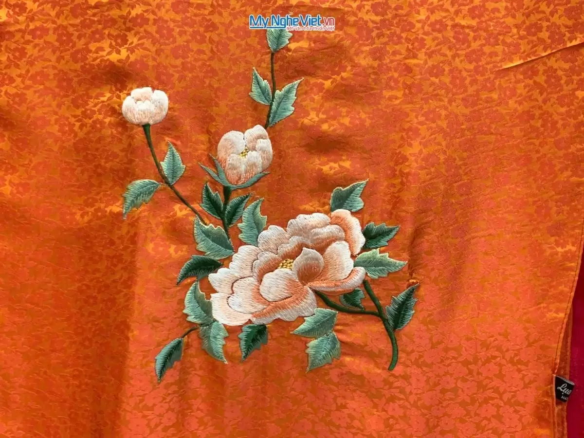 Khăn lụa thêu hoa họa tiết mai nhí màu cam