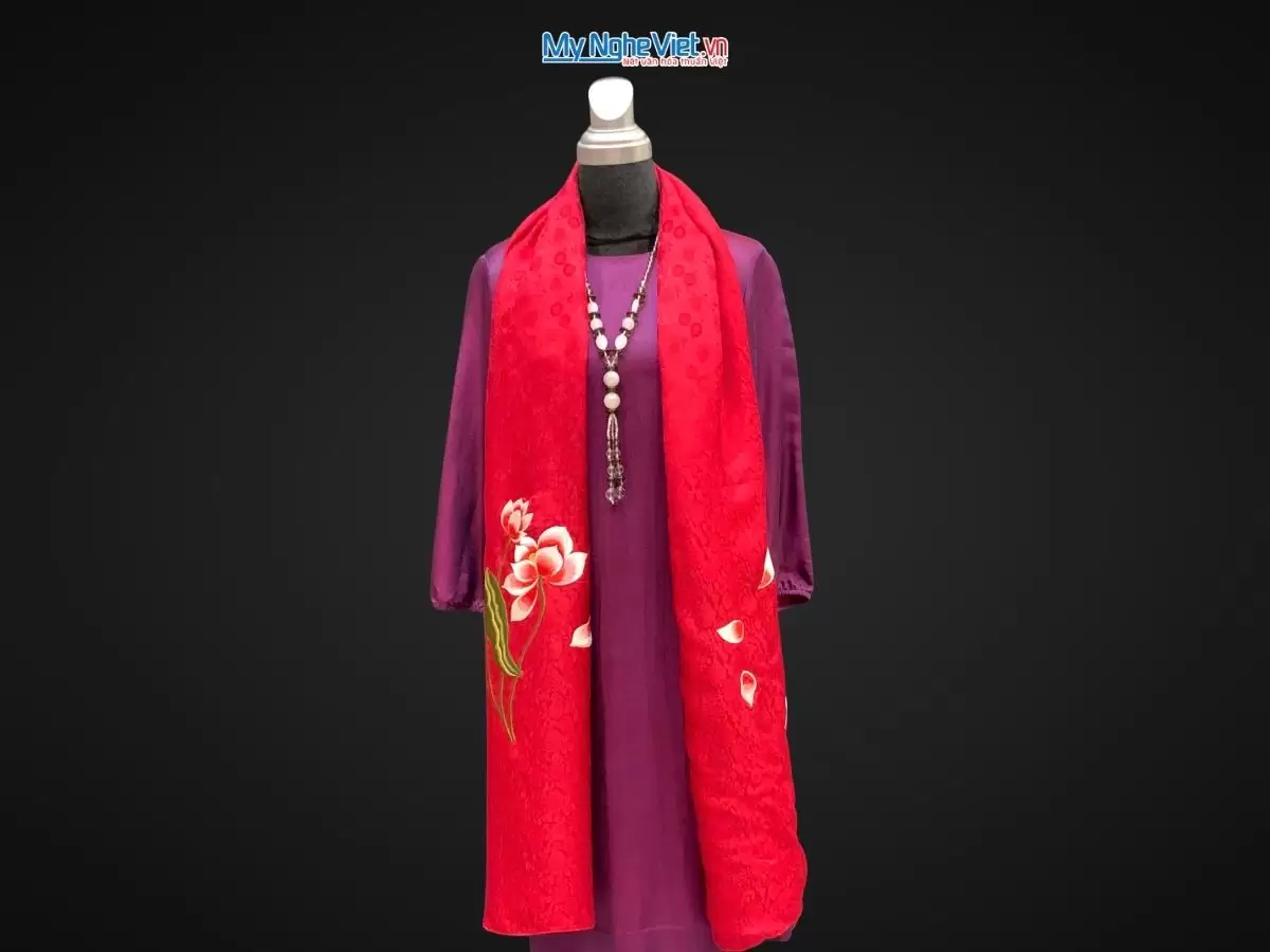 khăn lụa Hà Đông thêu sen