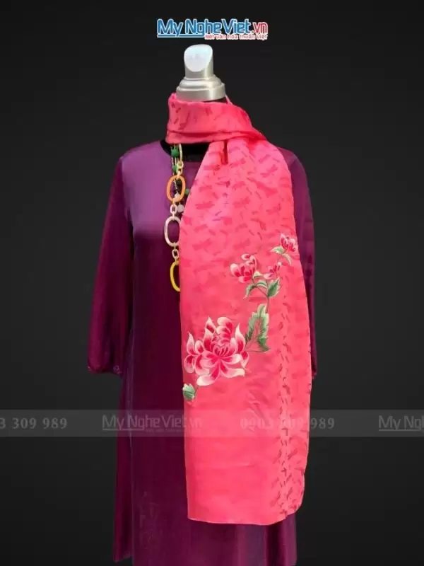 Alternative view of Khăn lụa thêu hoa họa tiết chuồn màu hồng 57x180cm MNV-KLTA45190-7.1