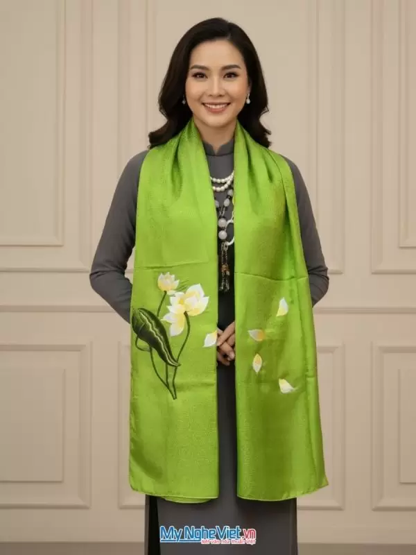 Khăn lụa tơ tằm thêu hoa