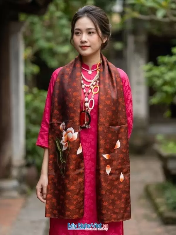 Khăn lụa tơ tằm thêu hoa