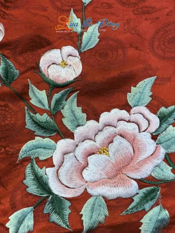 Alternative view of Khăn lụa thêu hoa hoa hồng đỏ họa tiết trống đồng màu đỏ 43x196cm MNV-KLTA43196