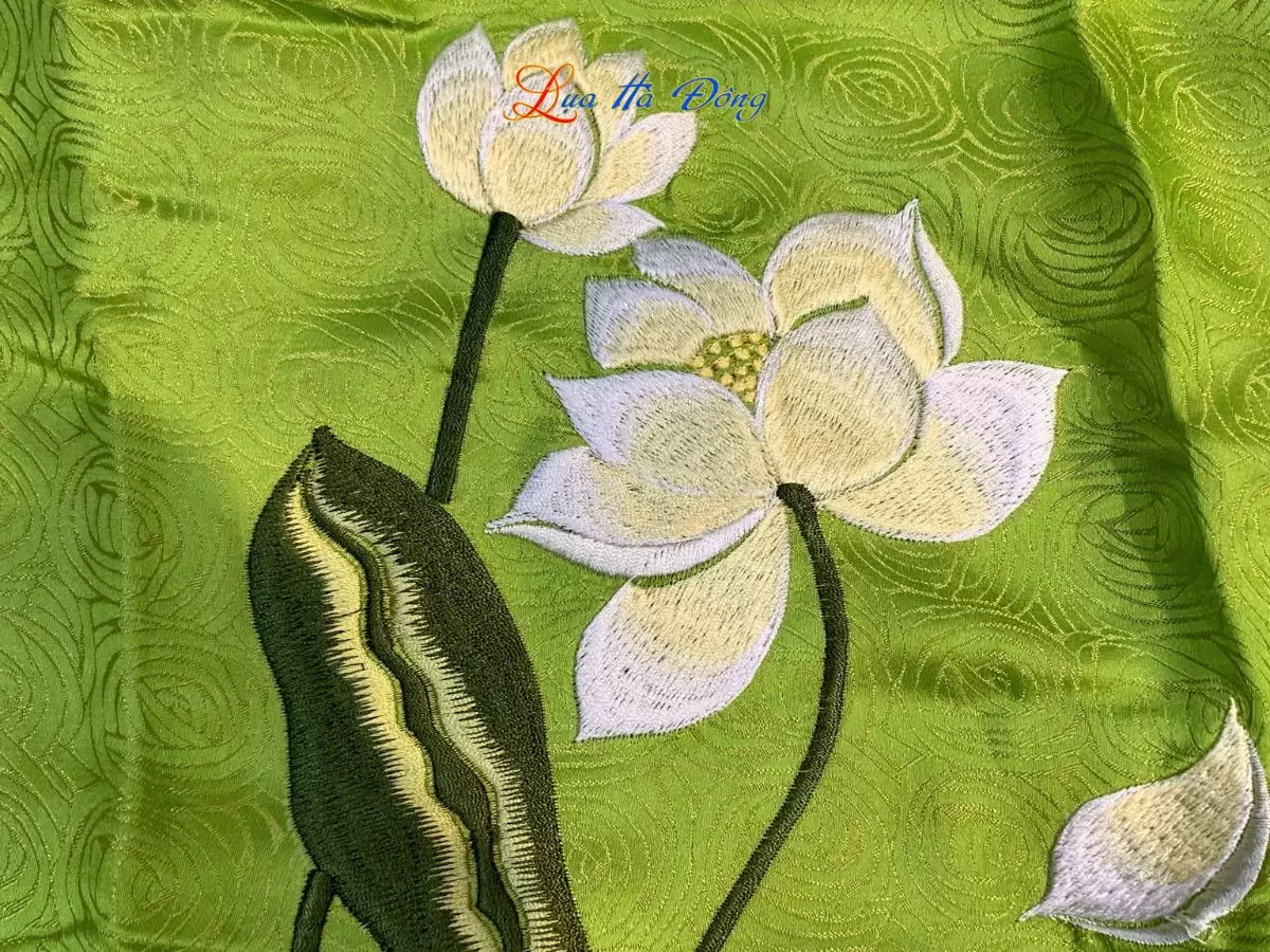 Khăn lụa thêu hoa sen họa tiết hoa xoáy màu xanh non 43x196cm MNV-KLTA43196-1 - Ảnh 2