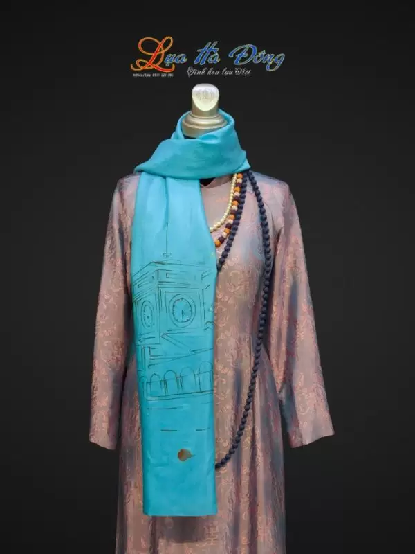 Alternative view of Khăn lụa tơ tằm vẽ chợ Bến Thành MNV-PT70180/10.5-1