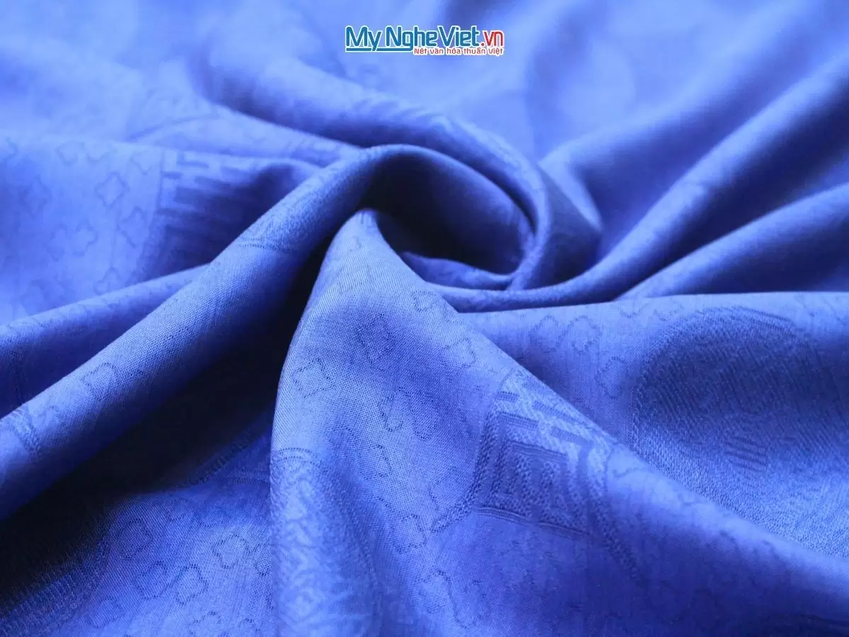 Khăn lụa vân cổ chiện thọ màu xanh coban - Lụa Hà Đông 80x180cm KLNL89-3 - Ảnh 3