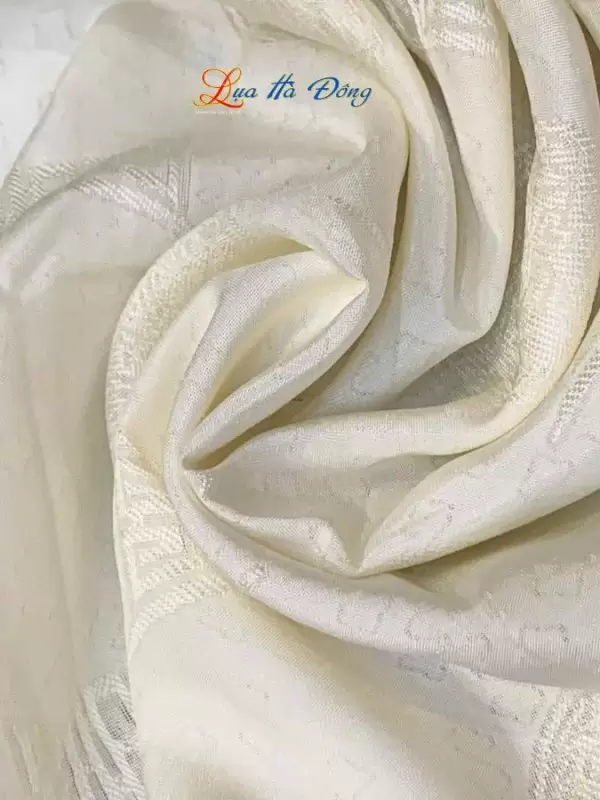 Alternative view of Khăn lụa vân cổ họa tiết lá cây màu kem 80x80 - KLNL80-3