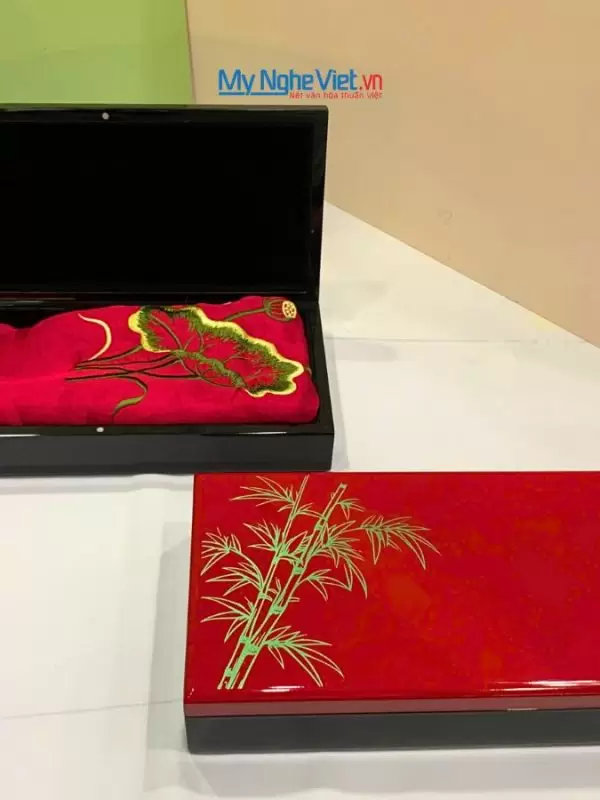 Combo Hộp sơn mài và khăn lụa Hà Đông