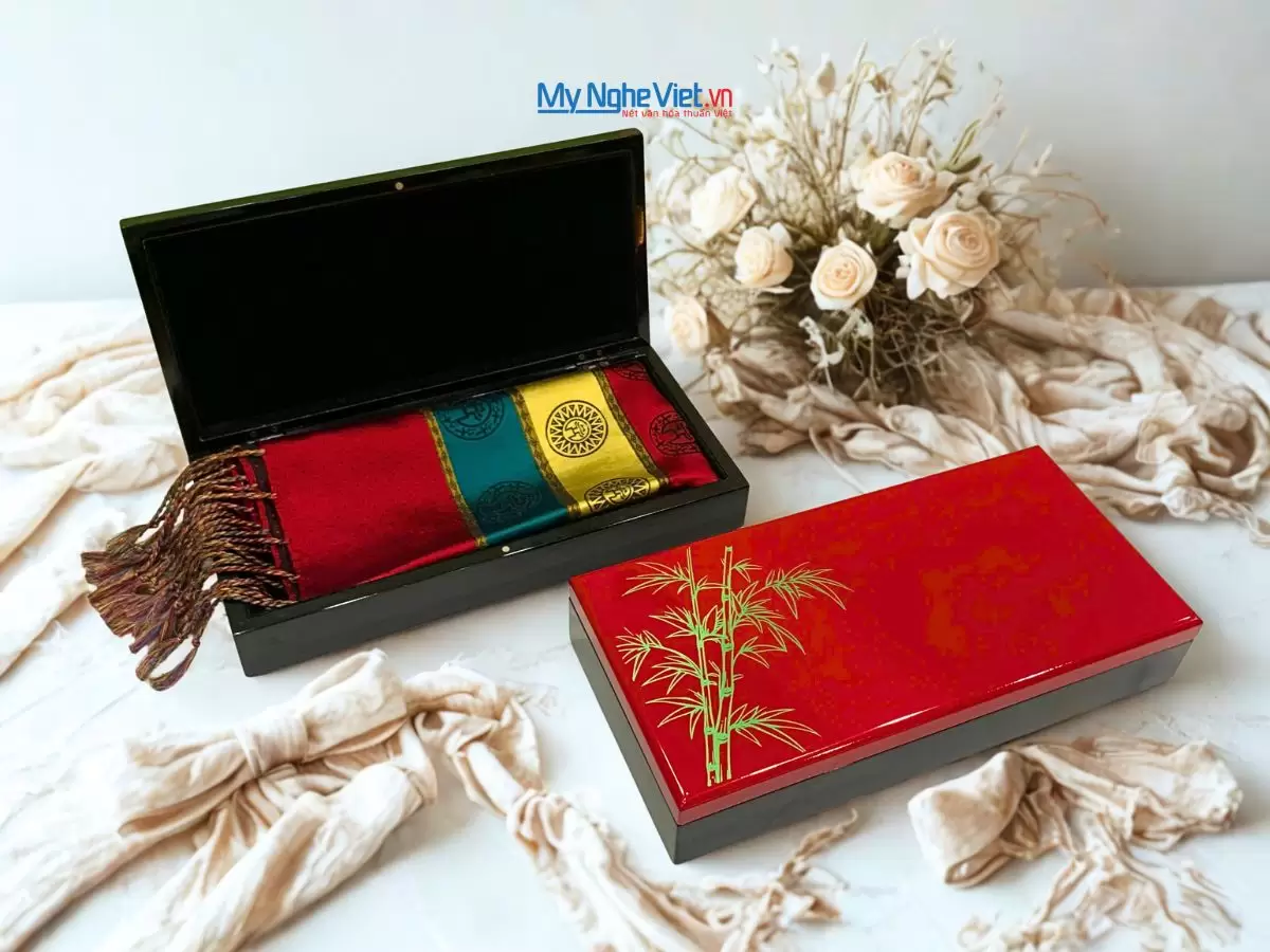 Combo Hộp sơn mài và khăn lụa Hà Đông