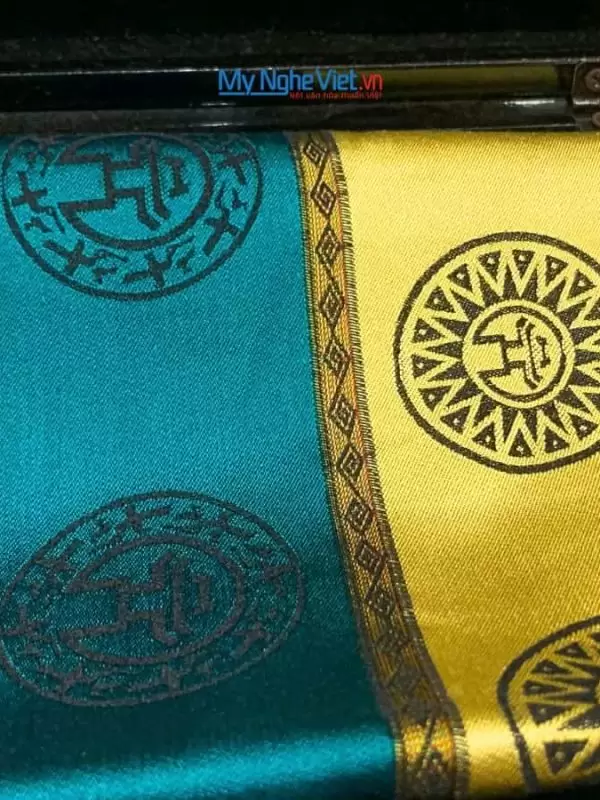 Combo Hộp sơn mài và khăn lụa Hà Đông