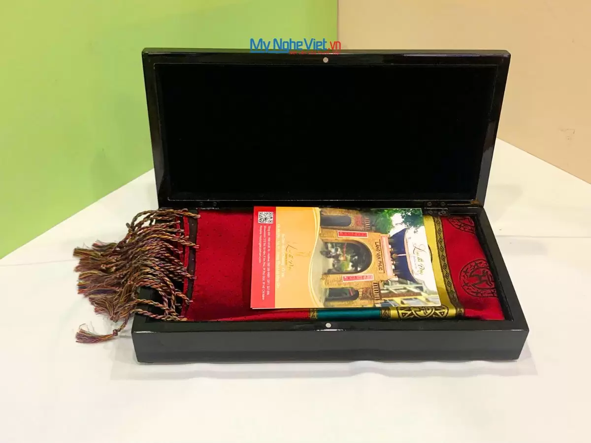 Combo Hộp sơn mài và khăn lụa Hà Đông