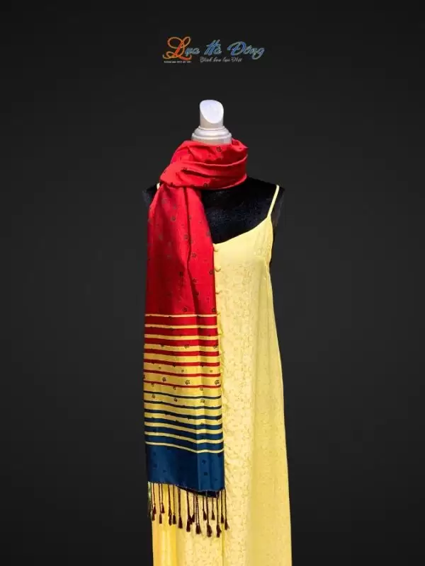 Khăn Lụa Lá Dâu