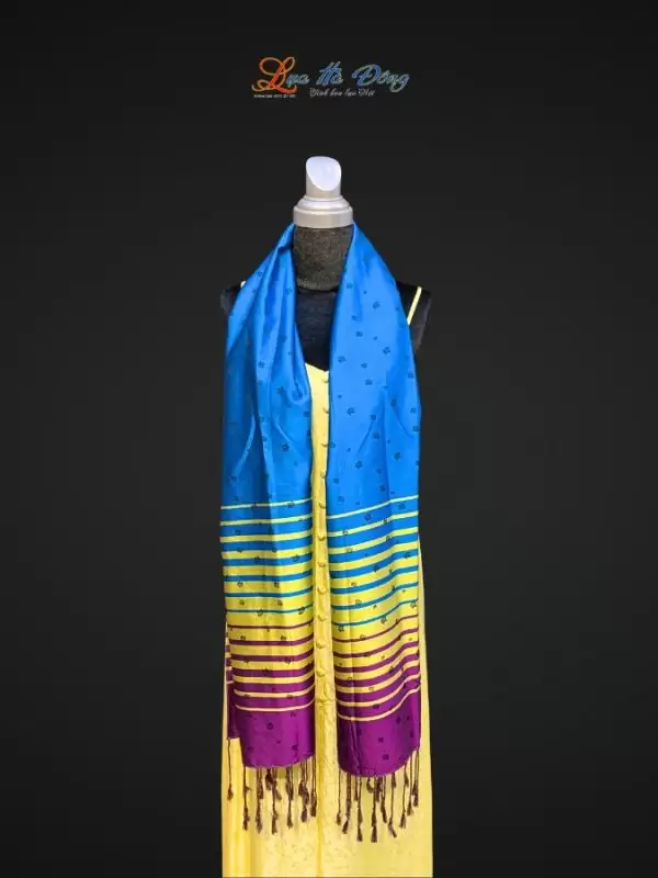 Khăn Lụa Lá Dâu