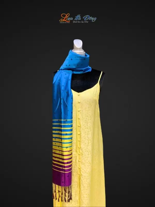 Khăn Lụa Lá Dâu