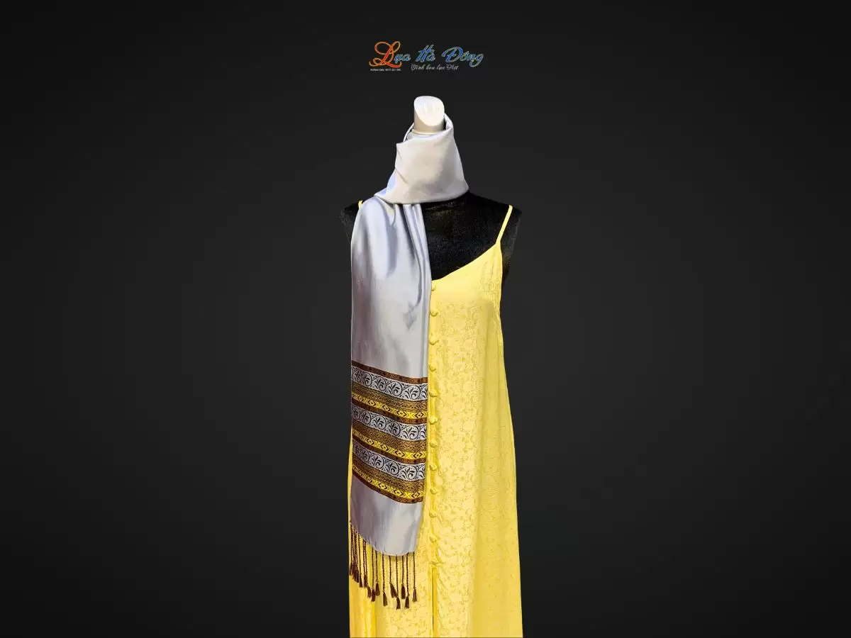 Khăn lụa Silk họa tiết thổ cẩm nền Xám