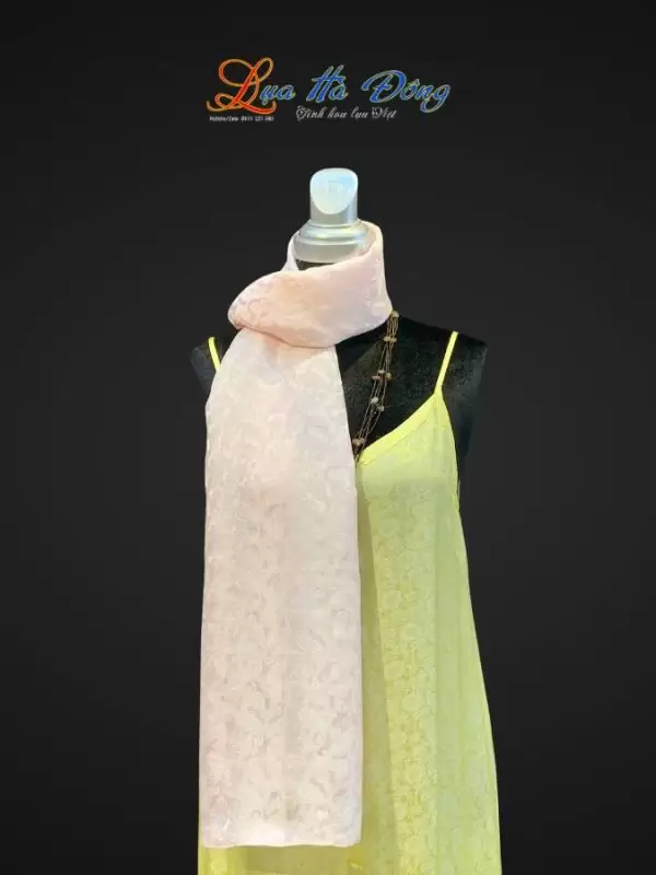 Khăn lụa dài họa tiết đuôi cong hồng phấn