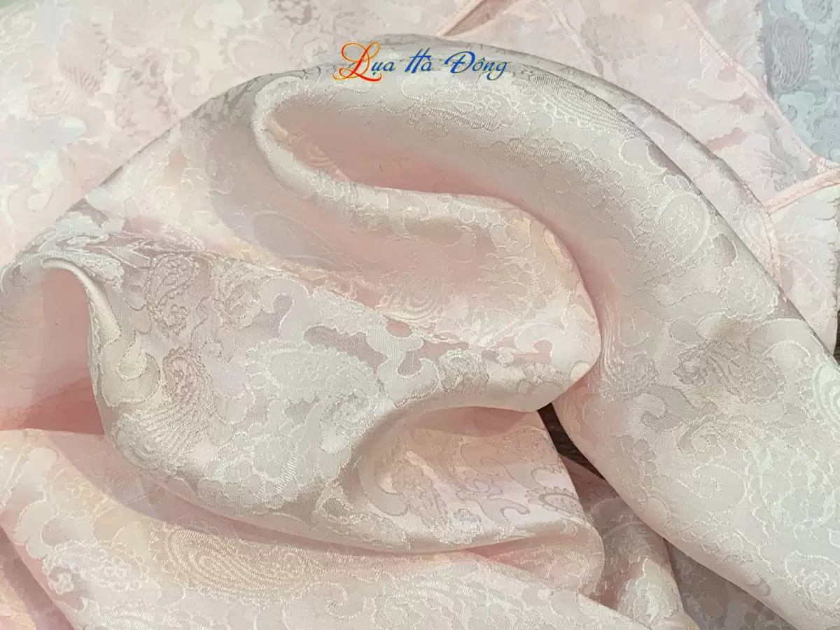 Khăn lụa dài họa tiết đuôi cong hồng phấn