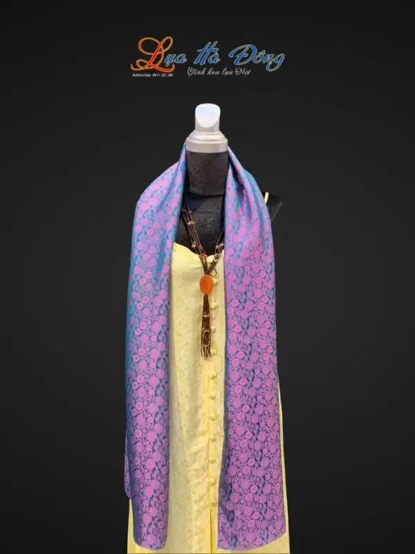 Alternative view of Khăn lụa dài họa tiết hồng thọ tím xanh MNV-LNL40180/5