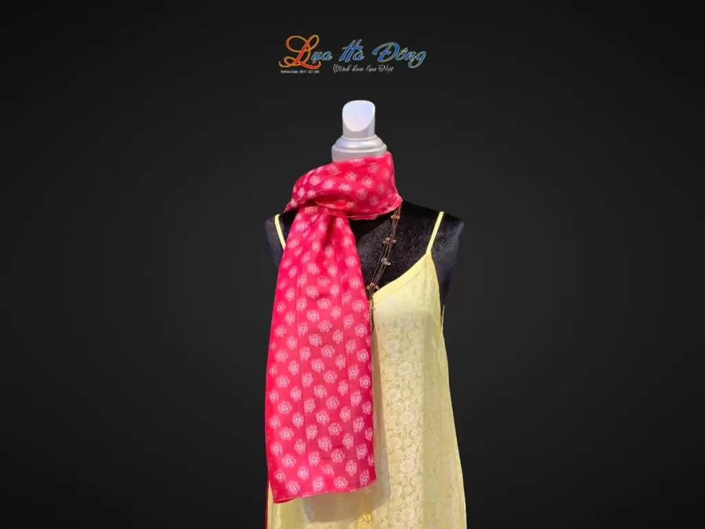 Khăn lụa dài họa tiết hoa đào đỏ