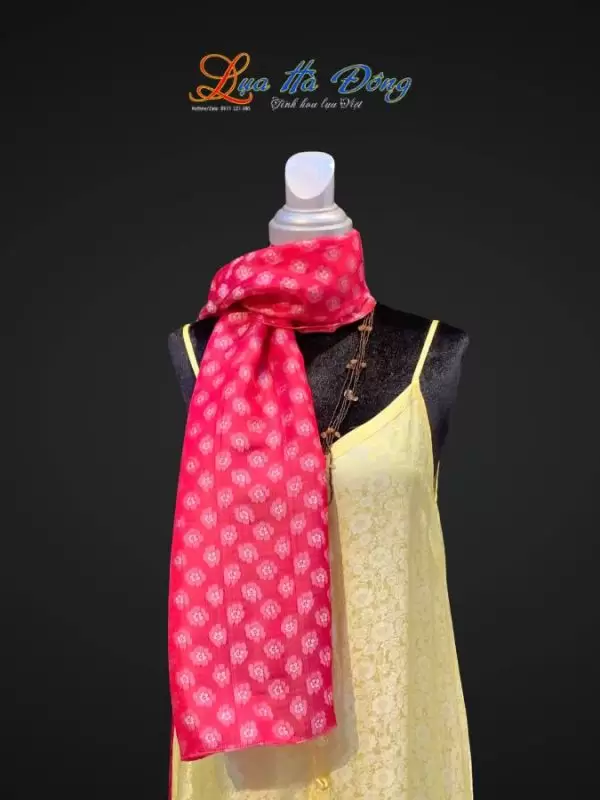 Khăn lụa dài họa tiết hoa đào đỏ