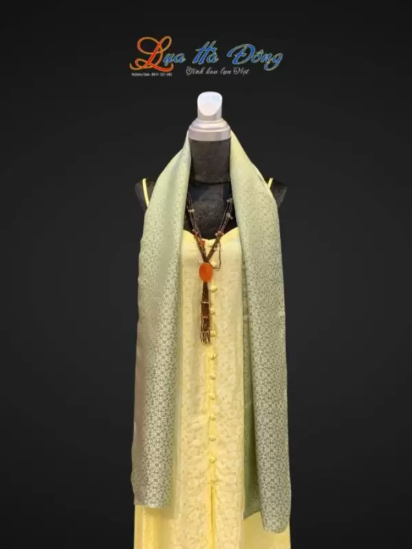 Alternative view of Khăn lụa dài họa tiết hoa thị xanh rêu MNV-LNL40180/1