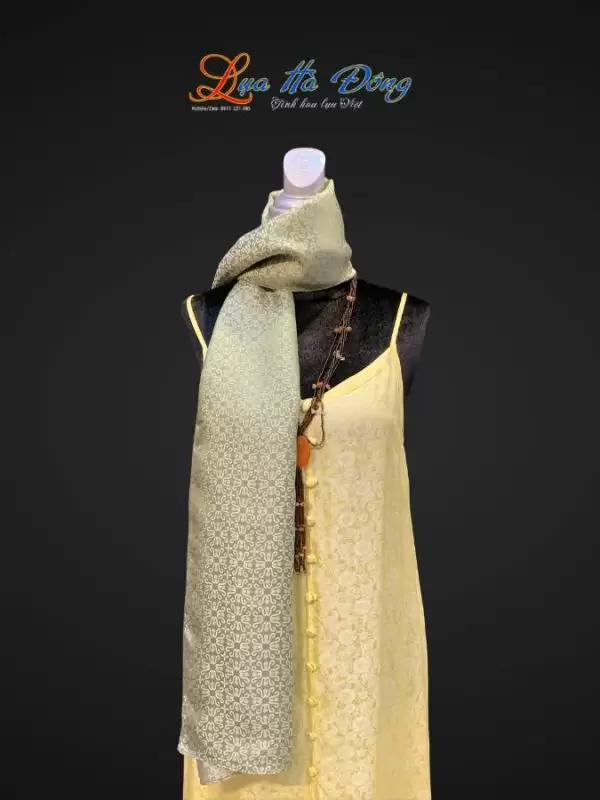 Khăn lụa dài họa tiết hoa thị xanh rêu