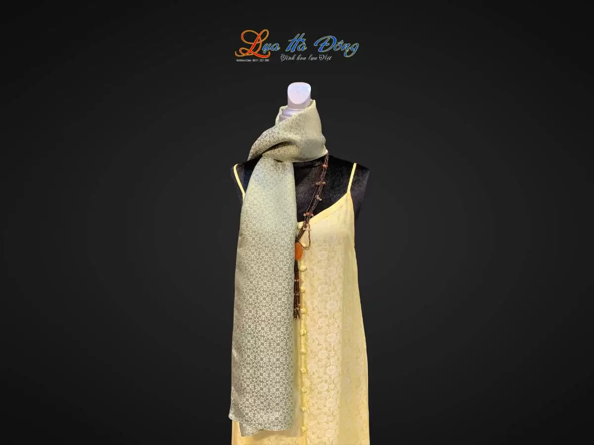 Khăn lụa dài họa tiết hoa thị xanh rêu