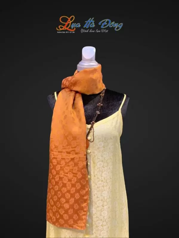 Khăn lụa dài họa tiết hoa đào vàng đồng