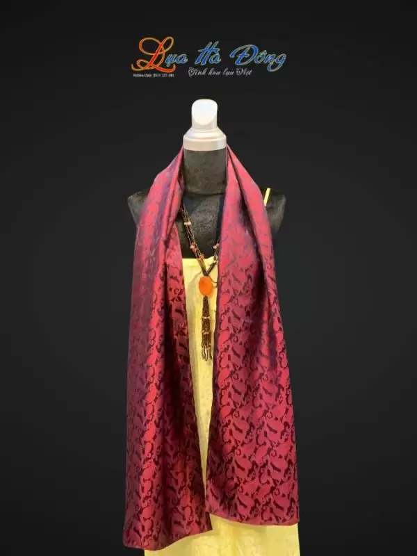 Khăn lụa dài họa tiết đuôi công đỏ