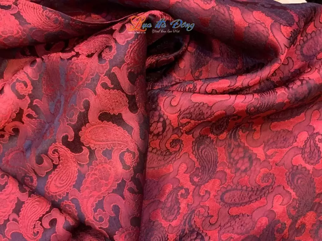 Khăn lụa dài họa tiết đuôi công đỏ