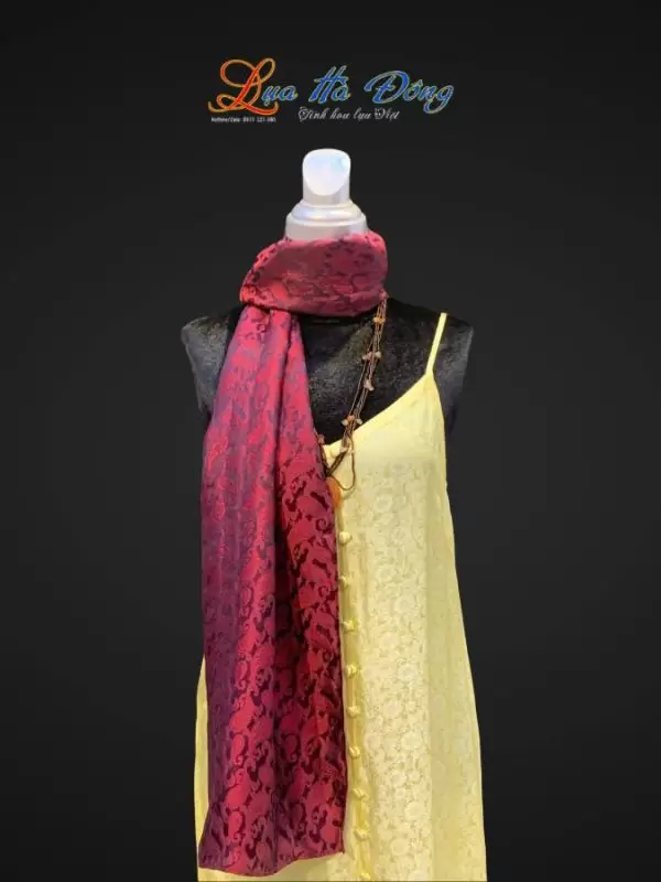 Khăn lụa dài họa tiết đuôi công đỏ