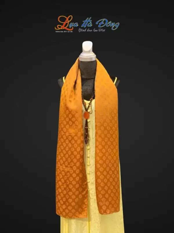 Khăn lụa dài họa tiết hoa đào vàng đồng