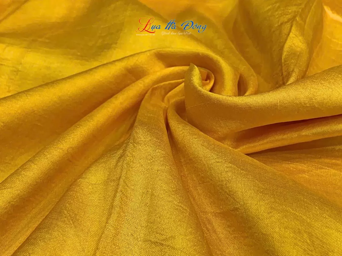 Khăn lụa tơ tằm màu vàng