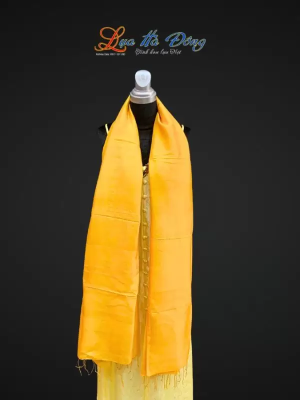 Khăn lụa tơ tằm màu vàng