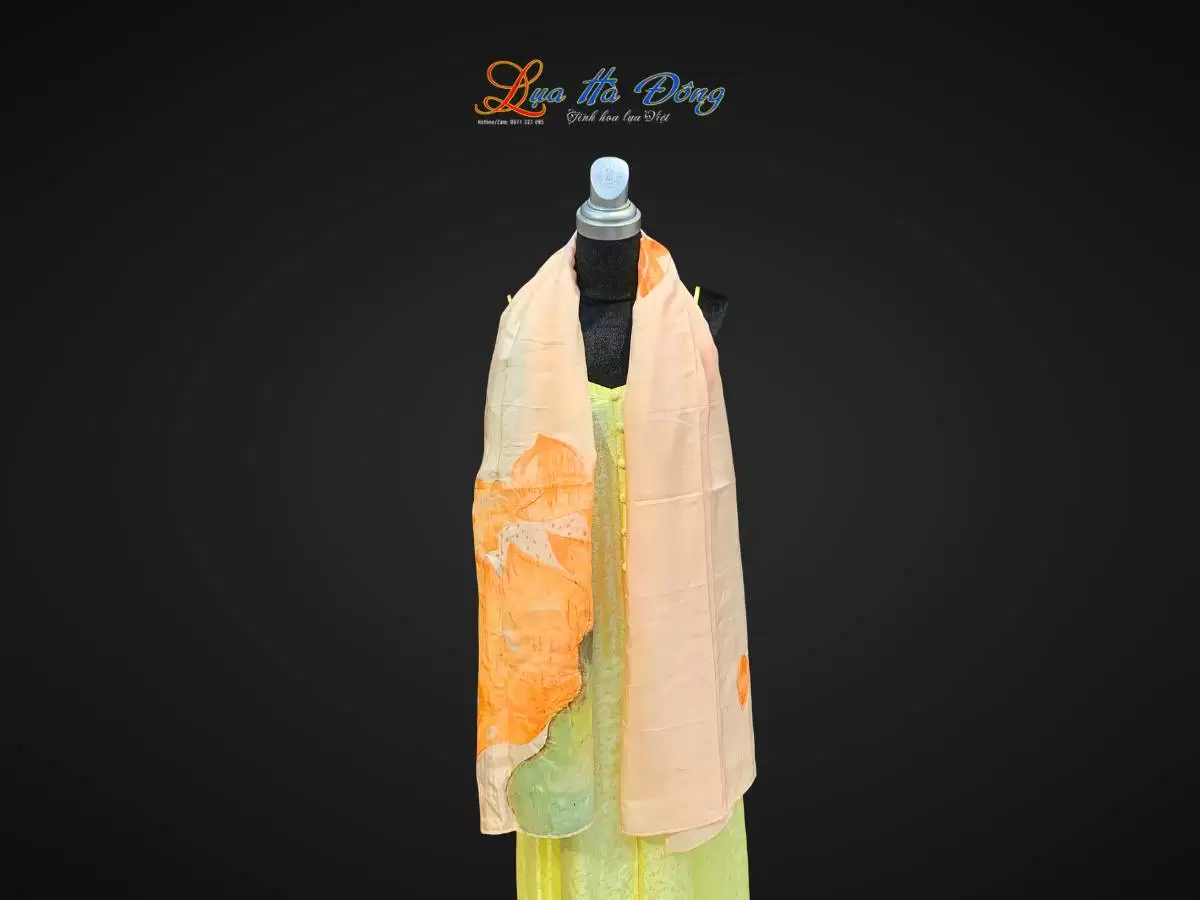 Khăn lụa tơ tằm vẽ tay hoa sen