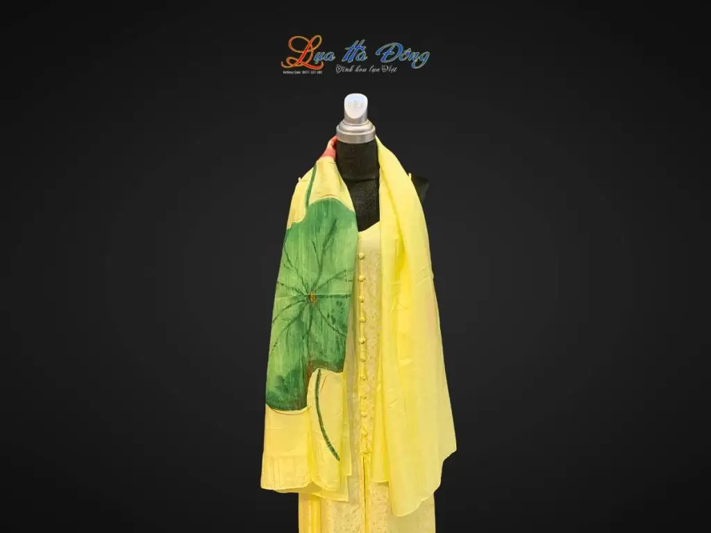 Khăn lụa tơ tằm vẽ tay hoa sen